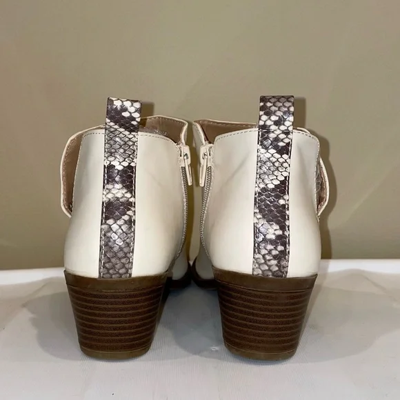 Cream Pointed Toe Ankle Bootie - Picture 3 of 3